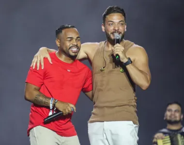Safadão recebeu Cristian Bell no palco