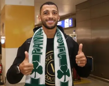 Vitor Hugo durante apresentação no Panathinaikos