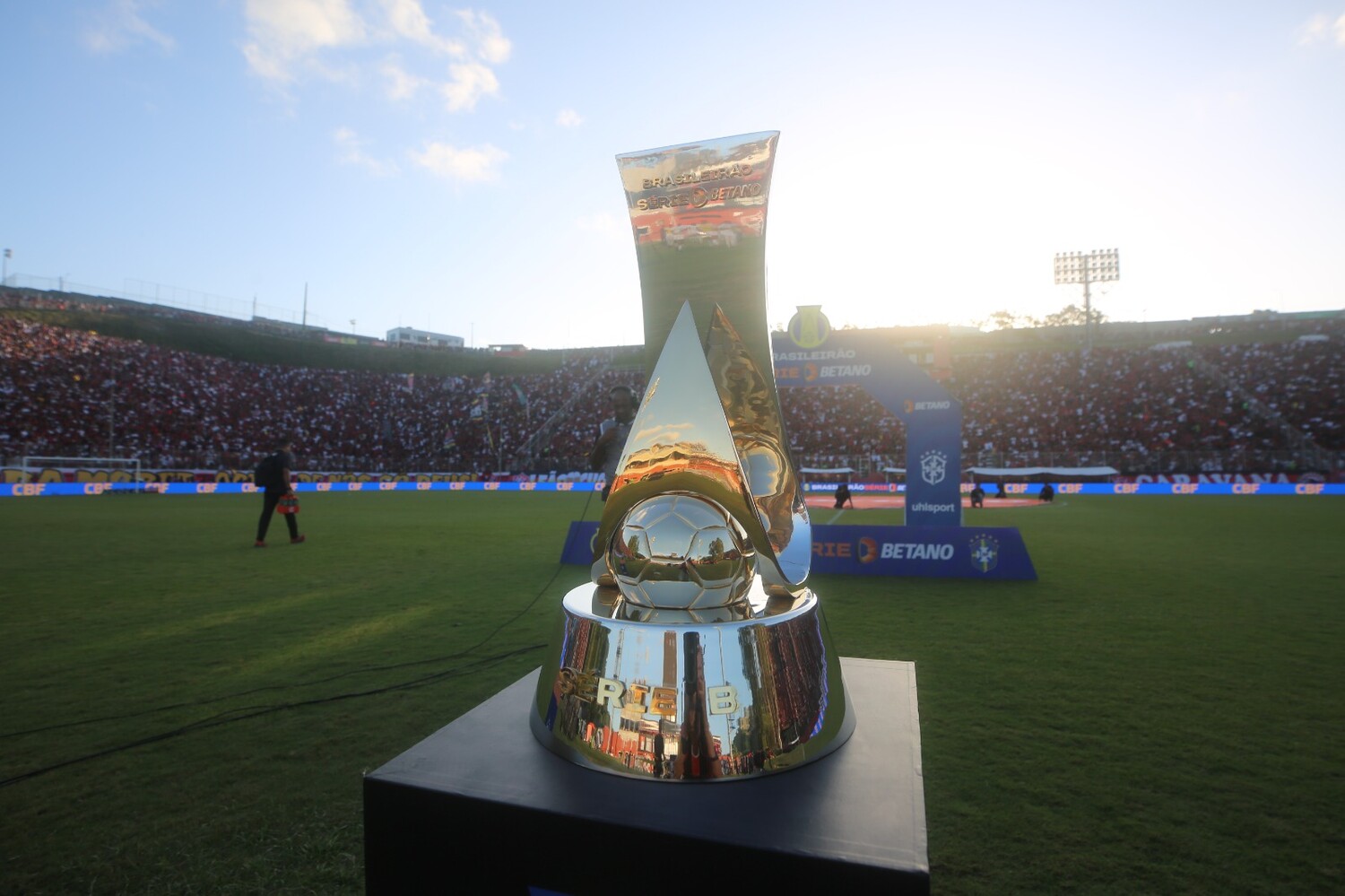 É Campeão! Taça Pelo Título Da Série B é Entregue Ao Vitória | Portal Massa