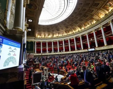 Votação parlamentar sobre a inclusão do aborto na Constituição francesa