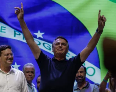 Ex-presidente faz encontro com aliados em Salvador City
