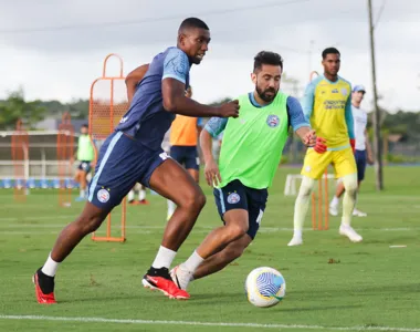 Jogadores que atuaram por mais de 45 minutos no último domingo participaram apenas da primeira parte