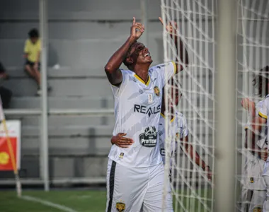 Jô tem passagens por clubes como Corinthians e Atlético-MG