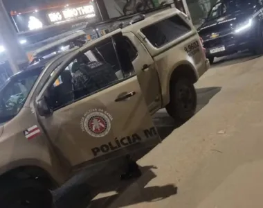 Carro da PM é roubado por homem