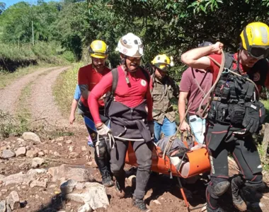 208 pessoas já foram resgatadas com vida pelos bombeiros baianos e outras 4 não resistiram