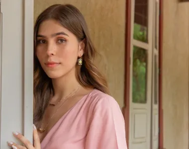 Gabriela Medeiros interpreta a personagem 'Buba', na novela Renascer