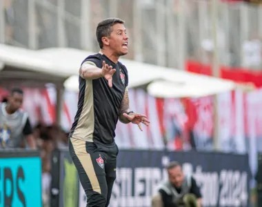 Thiago Carpini durante a partida contra o Atlético-GO