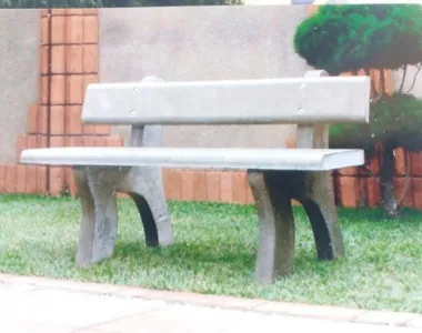 Banco da Praça do Café virou cama!
