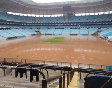 Arena do Grêmio completamente inundada após enchentes no RS