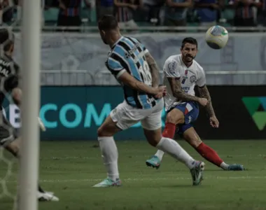 Com gol de Everaldo, Bahia supera o Grêmio na Arena Fonte Nova