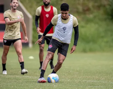 Vitória realizou treinos táticos e de bolas paradas