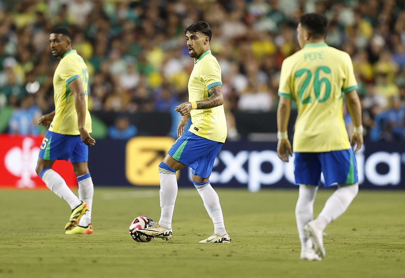 Jogador entrou no meio da vitória contra o México