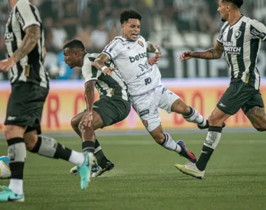 Vitória sofre na segunda etapa e perde para o Botafogo no Nilton Santos