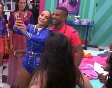 Veveta convida Davi para dançar em festa do BBB 24