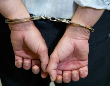 Crime foi descoberto por parentes e vizinhos