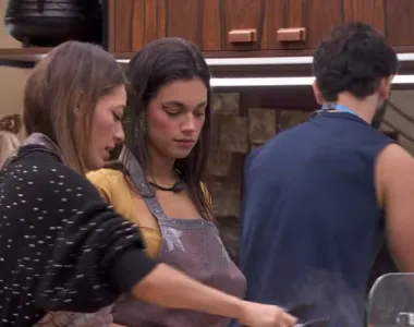 Alane reclama de bom dia dado por Fernanda