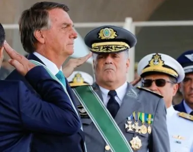 Jair Bolsonaro e o general Freire Gomes