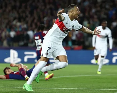 Mbappé marcou dois na remontada francesa na Espanha