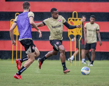 Dudu em treino do Vitória