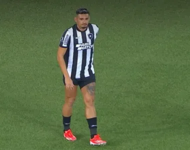 Tiquinho Soares sofreu lesão na coxa direita