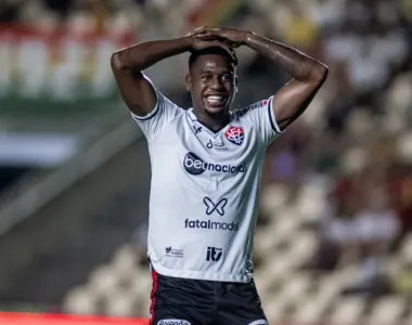 Dudu em ação pelo Vitória