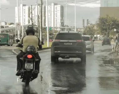 Av. ACM em dia de chuva