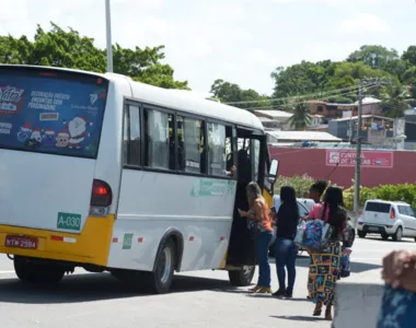 Cerca de 300 ônibus estão com serviço paralisado