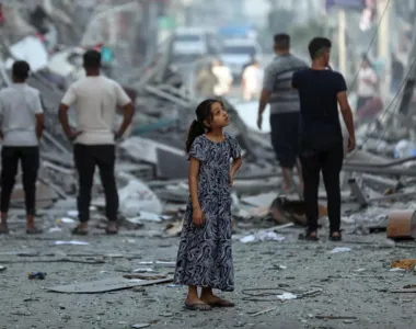 Crianças palestinas convivem em meio ao caos que é Gaza