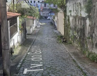 Um homem passava pela localidade Travessa do Gabriel, no bairro Dois de Julho, quando foi esfaqueado