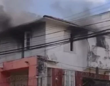 Incêndio foi registrado na tarde desta segunda-feira (3)