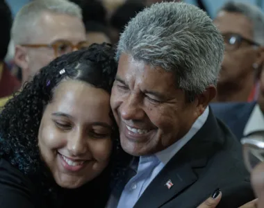 Jerônimo Rodrigues foi recebido por uma galera na Bienal