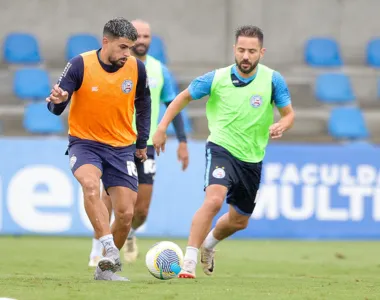 Cauly e Everton Ribeiro em treino do Bahia