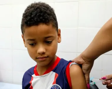 Vacinação acontece para crianças entre 10 a 14 anos