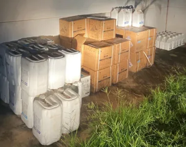 PM recupera 141 galões de defensivos agrícolas furtados de fazenda em Luis Eduardo Magalhães