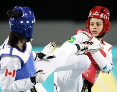 Para confirmar a quarta vaga olímpica do taekwondo, a paulista de 20 anos superou na estreia
