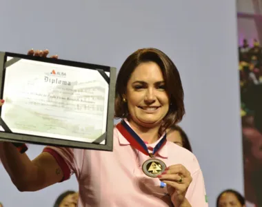 Michelle Bolsonaro recebe Medalha do Mérito Legislativo - Curitiba