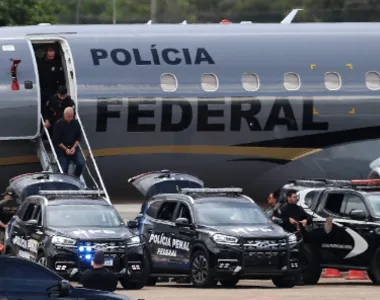 Suspeitos chegaram em Brasília numa aeronave da PF