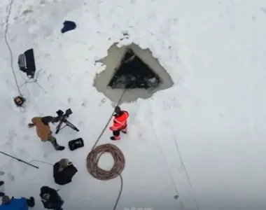 Pesquisadores começaram a procura para achar os restos depois que um sonar revelou um objeto de 14 metros de comprimento