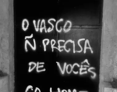 Vasco acordou com seu patrimônio pichado
