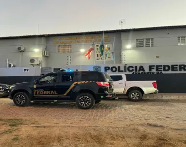 A operação da PF investiga policiais militares, CACs e lojistas apontados como integrantes de uma organização