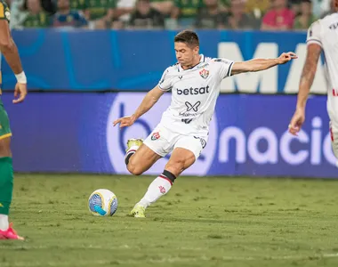 'Vovô' Osvaldo voltou a ser titular contra o Cuiabá
