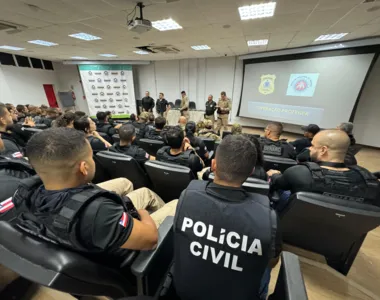 Operação está rolando num conjunto habitacional da Avenida Jequitaia