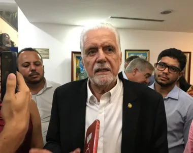 Senador esteve em comemoração de 44 anos do PT