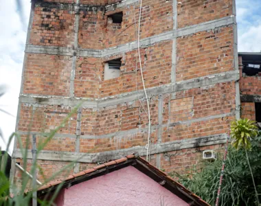 Prédio situado no bairro do Engenho Velho da Federação que ameaça o Terreiro Casa Branca (Ilê Axé Iyá Nassô Oká)