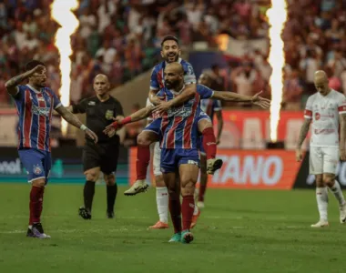 Thaciano fez o primeiro gol do Bahia e abriu o caminho