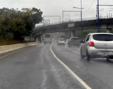 Pistas molhadas exigem atenção redobrada dos motoristas