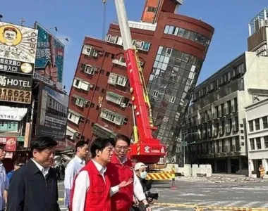 Terremoto deixou centenas de pessoas feridas