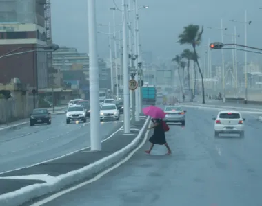 Orla de Salvador em meio a tempestade
