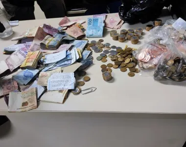 Dinheiro foi recuperado pela polícia