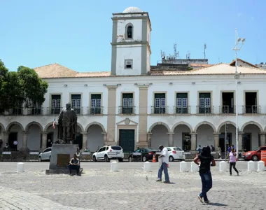 Situação aconteceu na Ladeira da Praça, ao lado da Câmara Municipal